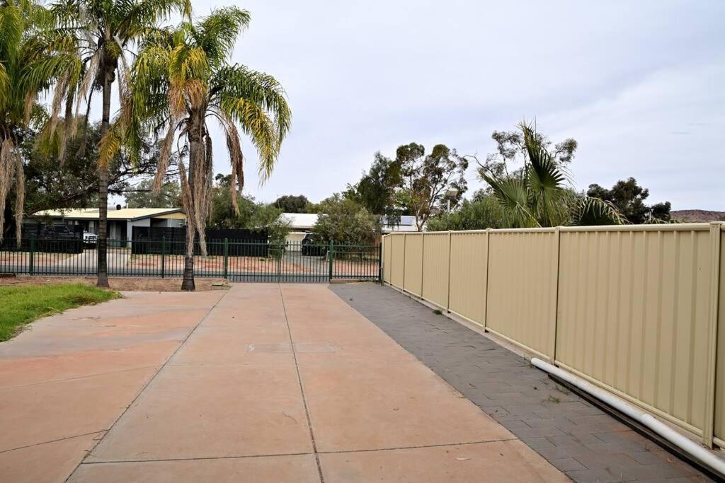 Spacious Studio In Alicesprings Queenbed+Ksairbed Alice Springs Extérieur photo
