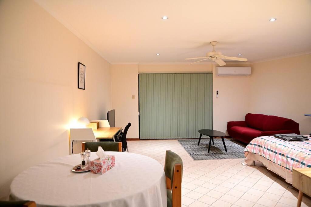 Spacious Studio In Alicesprings Queenbed+Ksairbed Alice Springs Extérieur photo